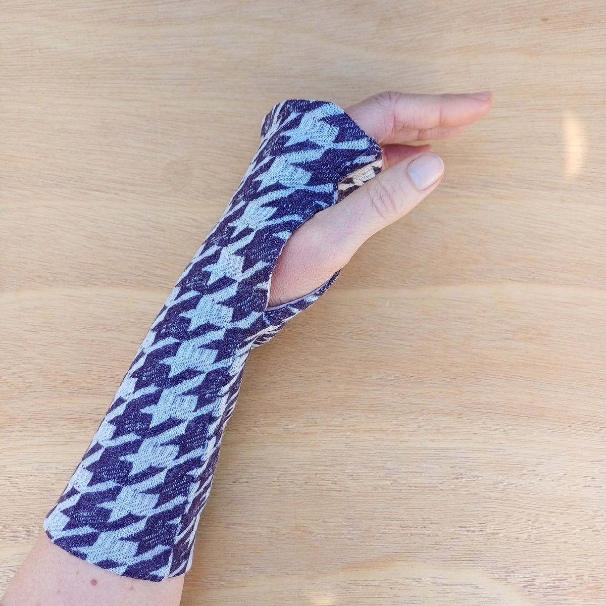 Fingerless Gloves - Purple Jacquard