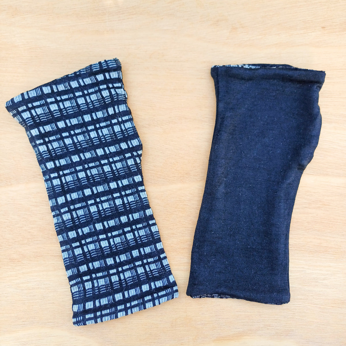 Fingerless Gloves - Black Check