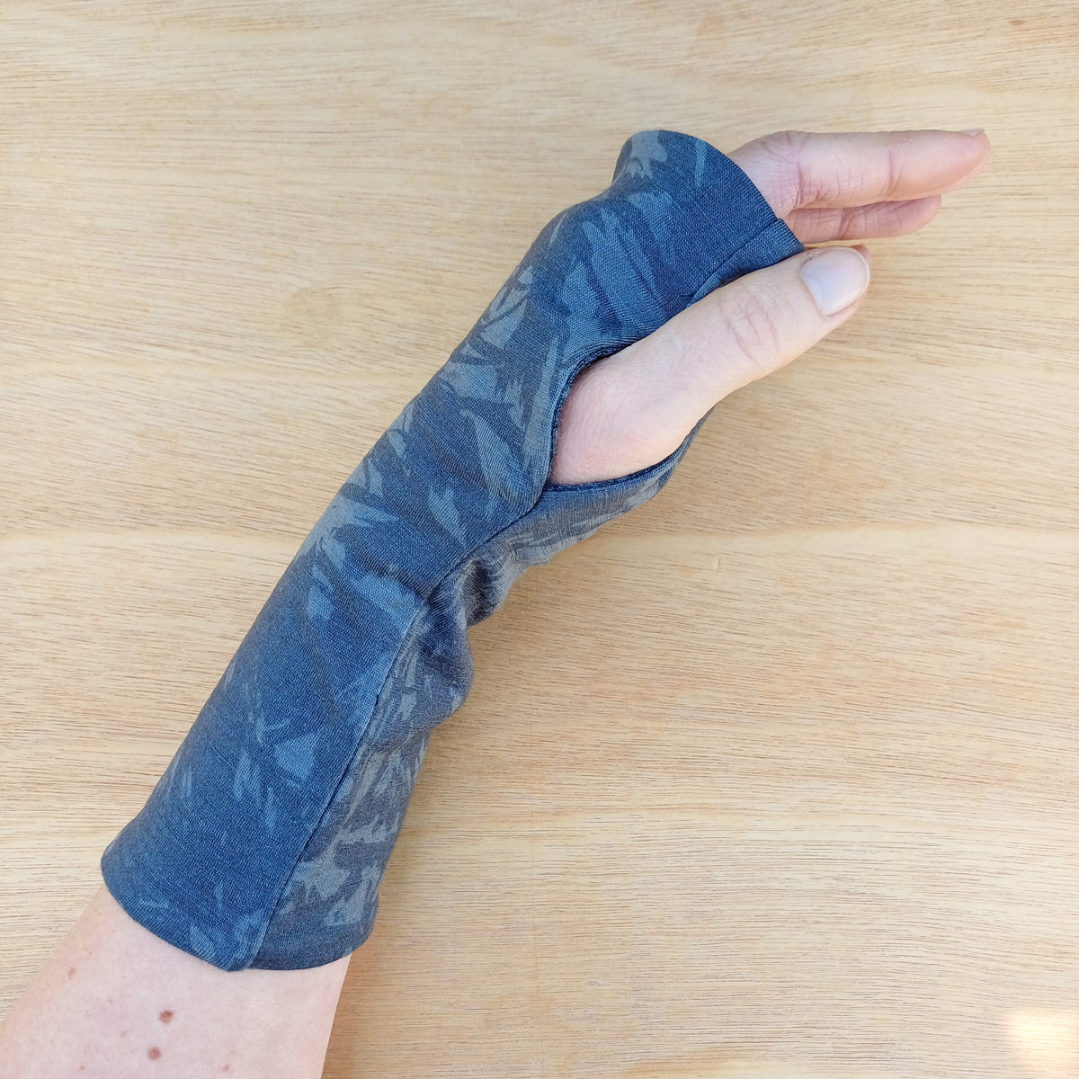 Fingerless Gloves - Grey Print